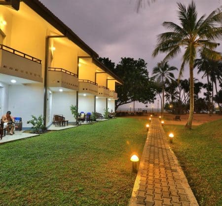 Super Sale! 11 ночей на Шри-Ланке в отеле Hibiscus Beach Hotel 4* от 684€ с питанием завтраки + ужины