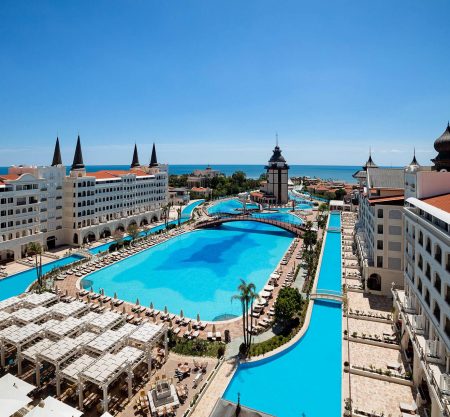 Last Minute! Роскошный отдых в Турции в отеле Titanic Mardan Palace 5*, 1 ребенок с 2 родителями отдыхает в отеле бесплатно!