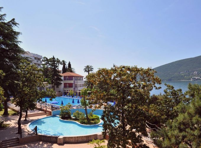 Раннє бронювання! Чорногорія: готель-парк у Герцег-Нові Hunguest Hotel Sun Resort 4*