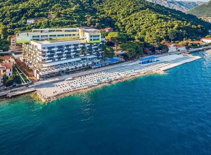 Чорногорія: All Inclusive готель Carine Park Bijela 4* на березі Которської затоки (виліт в червні з Кишинева), акція при бронюванні до 31.05 - індивідуальний трансфер в подарунок!