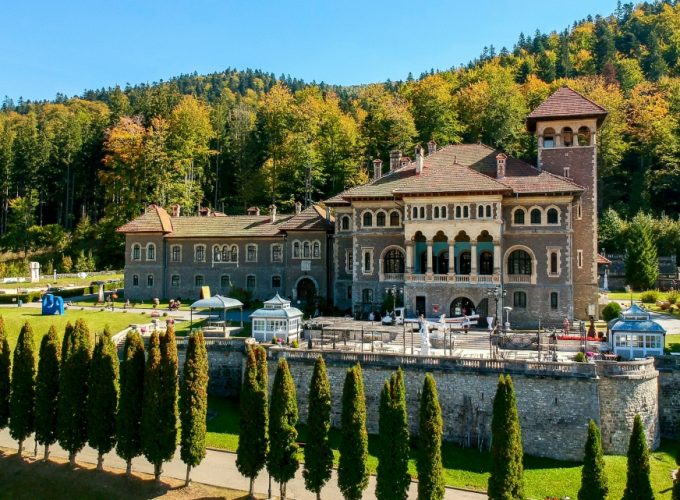 Румунія: екскурсійний тур легендами Трансильванії, відвідування замків Дракули, школи Венздей та багато іншого