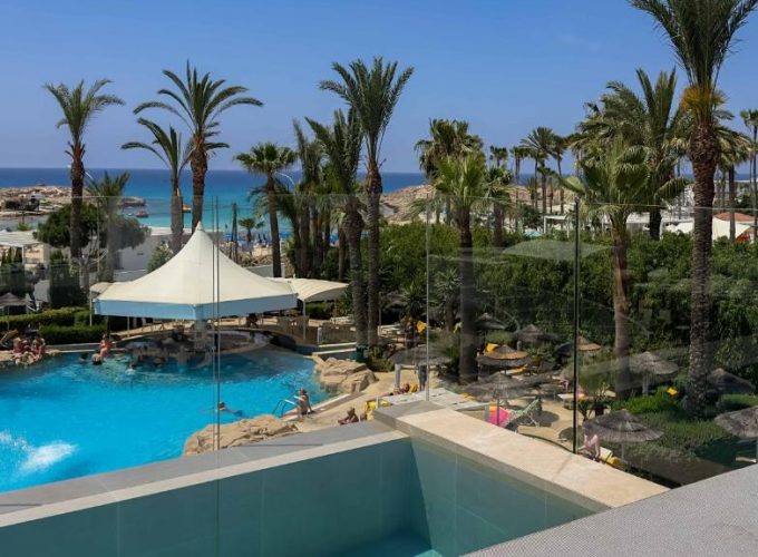 Травневі свята на Кіпрі у стильних готелях з високим рейтингом від 515€, виліт з Кишинева 26.04 та 03.05
