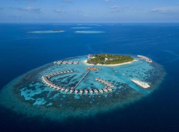 Мальдіви: Centara Grand Island Resort & Spa Maldives 5* - круті акції на відпочинок у листопаді, грудні 2024 та травні 2025! Від 2725€, 1 дитина з 2 дорослими відпочиває в готелі безкоштовно!